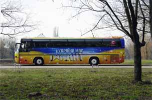 туристический автобус  в Гоголеве. Збільшити...  (фото 2009р.)