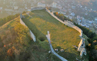 Замкова гора (руїни замку).  