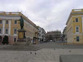 Вид на Екатерининскую площадь.  Увеличить...(фото 2007р.)