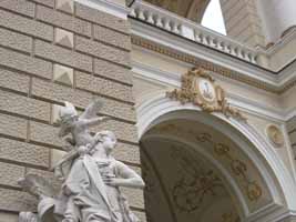 Скульптурная группа - фрагмент трагедии Еврипида - Ипполит.  Увеличить...(фото 2007р.)